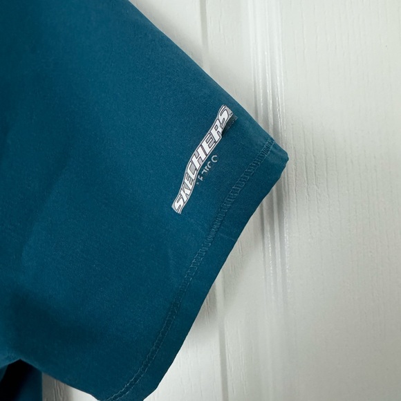 SKETCHERS Scrub Top - Picture 5 of 5